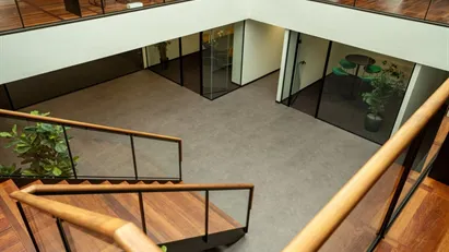 Ingen binding, kontor til 9.000 kr. Ingen binding, kontor til 9.000 kr.