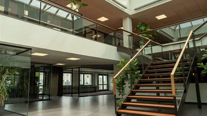 Ingen binding, kontor til 3.500 kr. Ingen binding, kontor til 3.500 kr.