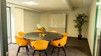 Ingen binding, kontor til 9.000 kr. Ingen binding, kontor til 9.000 kr.