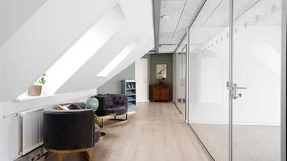 Ingen binding, kontor til 2.900 kr. Ingen binding, kontor til 2.900 kr.