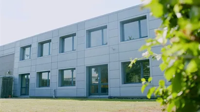 Ingen binding, kontor til 5.600 kr. Ingen binding, kontor til 5.600 kr.